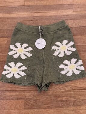 NWT STORIA Olive Green Knit Daisy Skorts - Size Medium
 b93